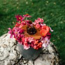 Urne Bl&uuml;te der Erinnerung Silber mit geschnitzter Bl&uuml;te Nu&szlig;baum