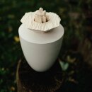 Urne Bl&uuml;te der Erinnerung Wei&szlig; mit geschnitzter Bl&uuml;te