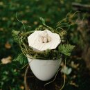 Urne Bl&uuml;te der Erinnerung Wei&szlig; mit geschnitzter Bl&uuml;te Ahorn