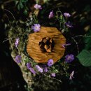 Urne Bl&uuml;te der Erinnerung Jade mit geschnitzter Bl&uuml;te Eiche
